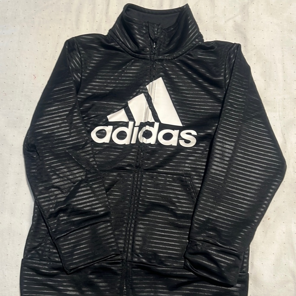 Kids Adidas jacket, great condition, worn once and my kid never wore again.